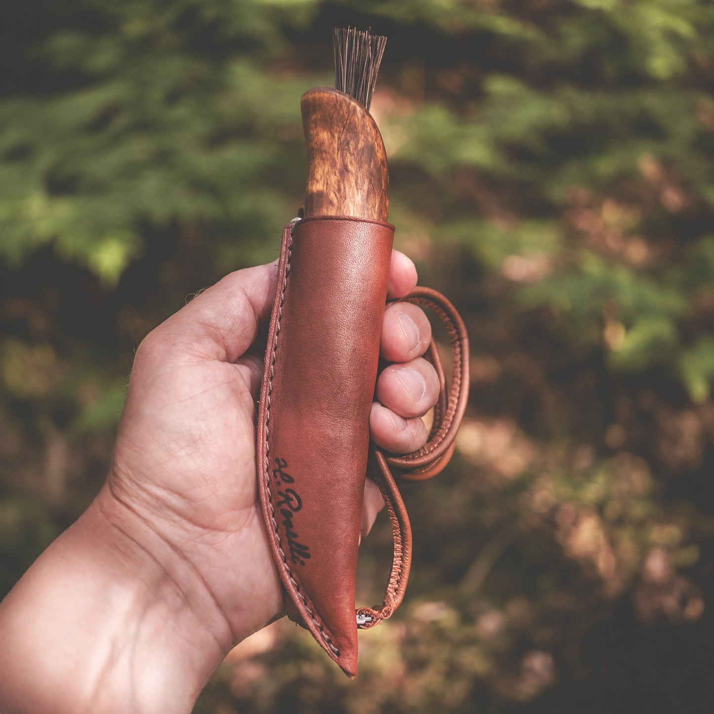 Finnish handmade mushroom knife made from carbon steel and curly birch. Comes with a handmade leather sheath and a mushroom brush made from arenga fiber