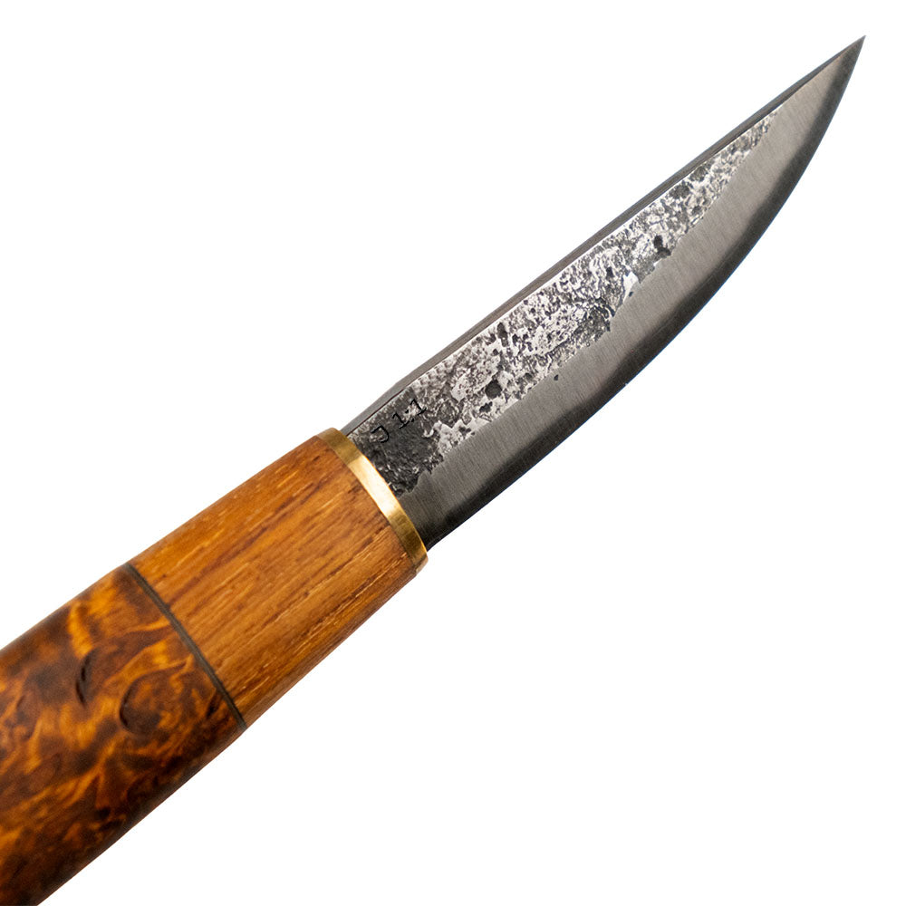 Roselli's handmade Finnish outdoor knife made of carbon steel and a handle of curly birch. Comes with a handmade sheath made from Finnish leather.