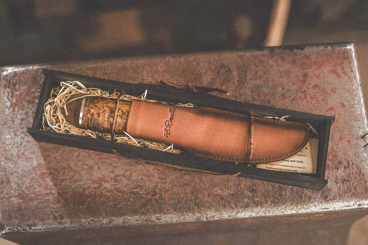 Premium Roselli knife in dark wooden gift box
