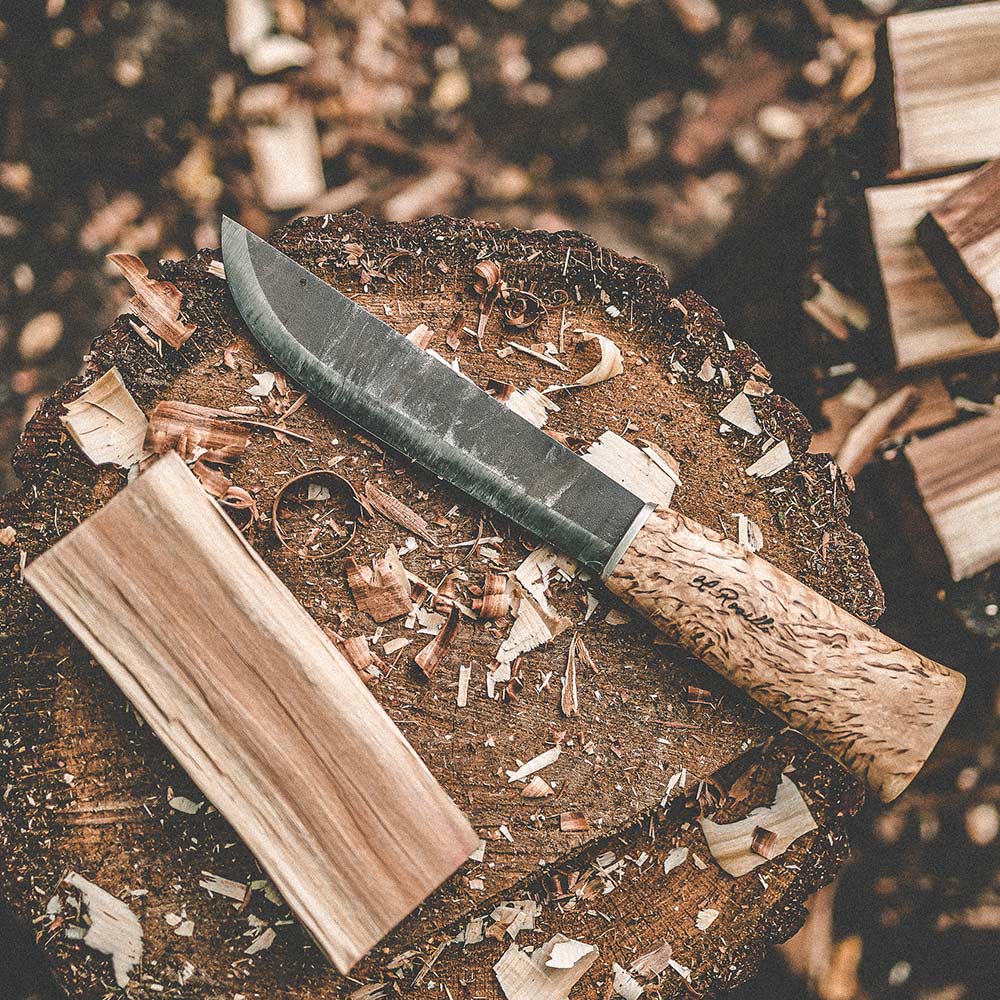 Handmde finnish bushcraft knife from Roselli in model " Big Leuku Knife" with handle in curly birch